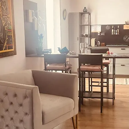 Апартаменты Picasso's House Modern Art