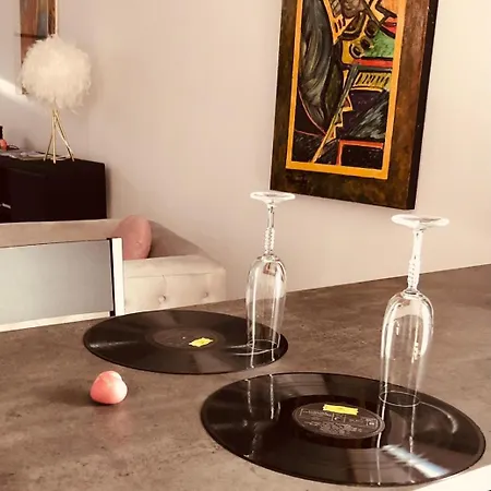 Picasso's House Modern Art Apartman *
