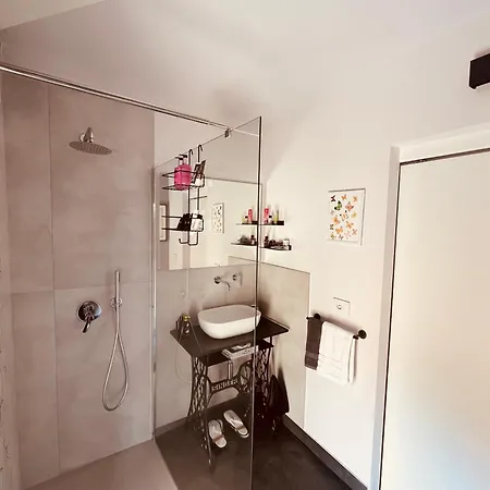 Picasso's House Modern Art Apartman *